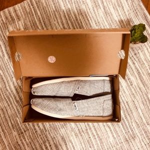 NWT Toms original shoe